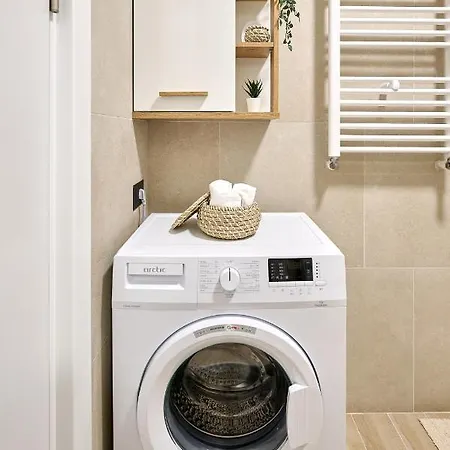 La By Infinity & Aparthotel