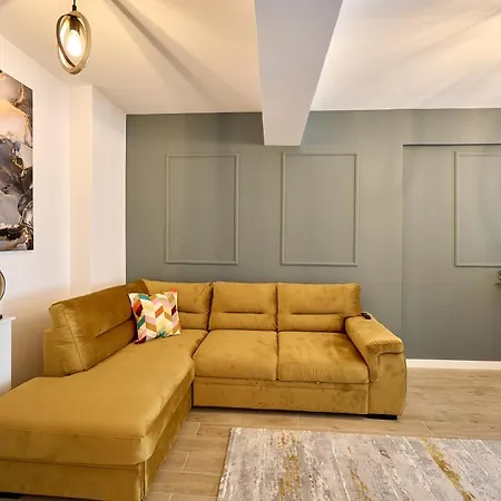 La By Infinity & 4* Navodari