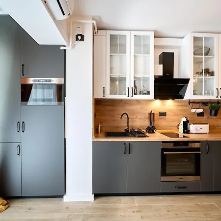 La By Infinity & Aparthotel