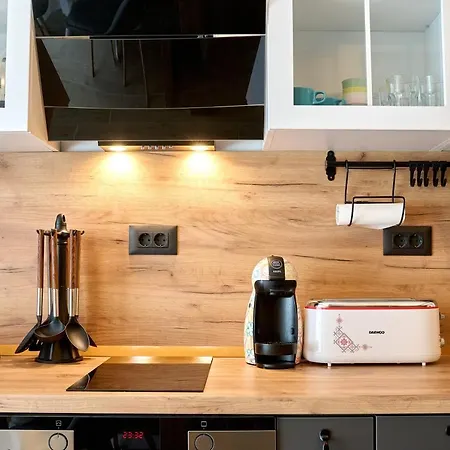 La By Infinity & Navodari