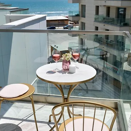 Hotel de apartamente La By Infinity & 4*